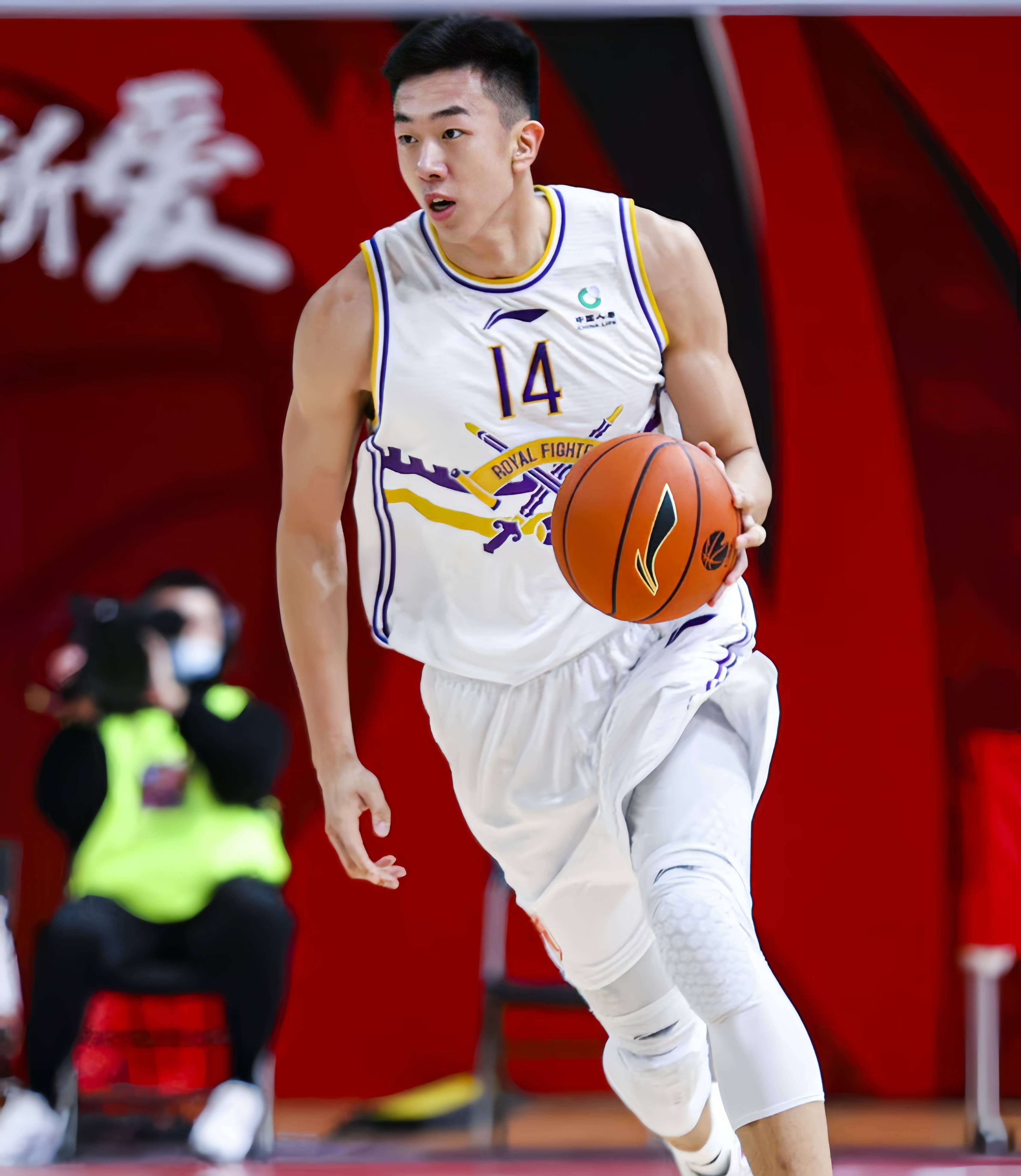 张三归队,球队声势大涨迎战CBA新赛季 张三归队,球队声势大涨迎战CBA新赛季
