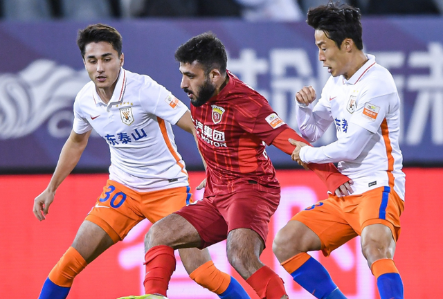 斯图加特客场遭遇惨败，积分榜跌至榜尾