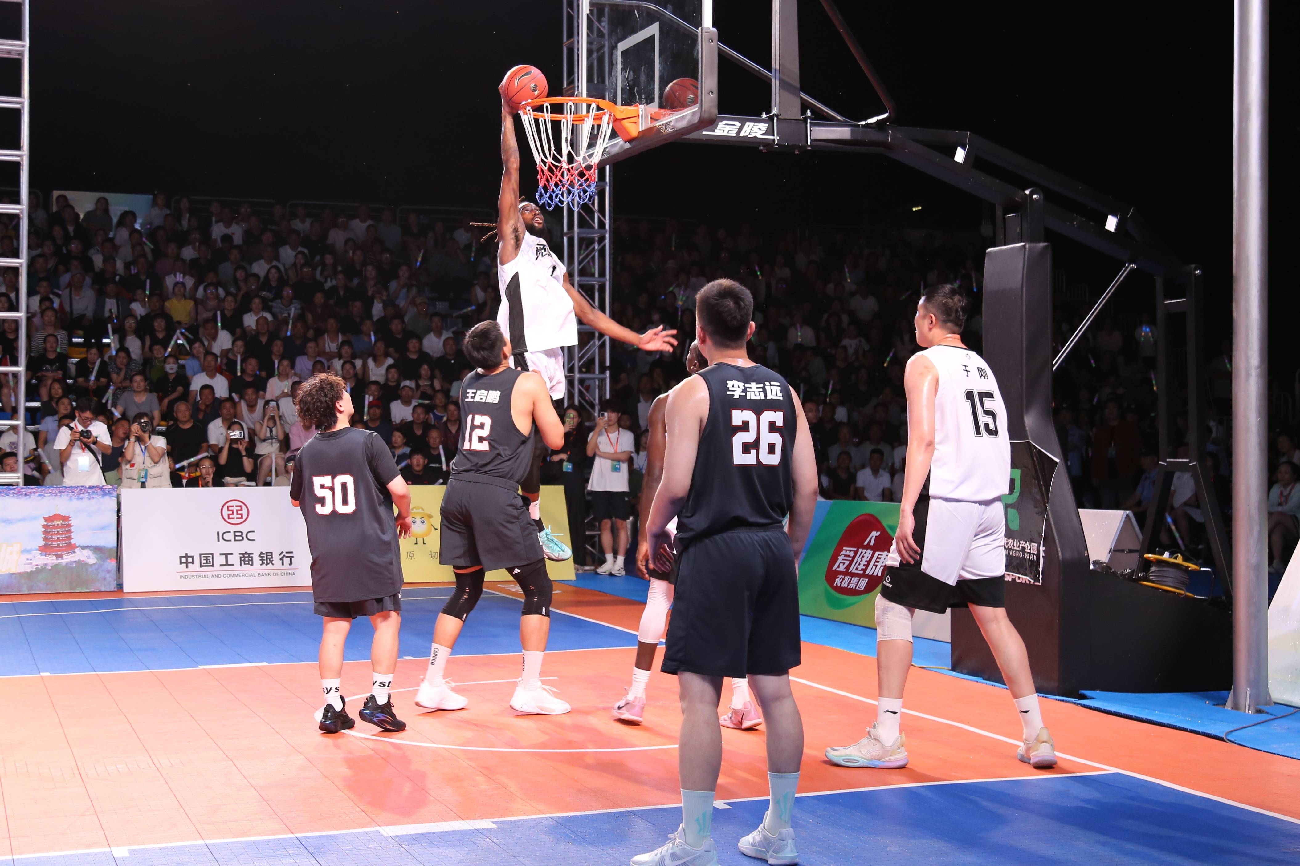 欧洲篮球赛事进行到关键时刻，竞争激烈